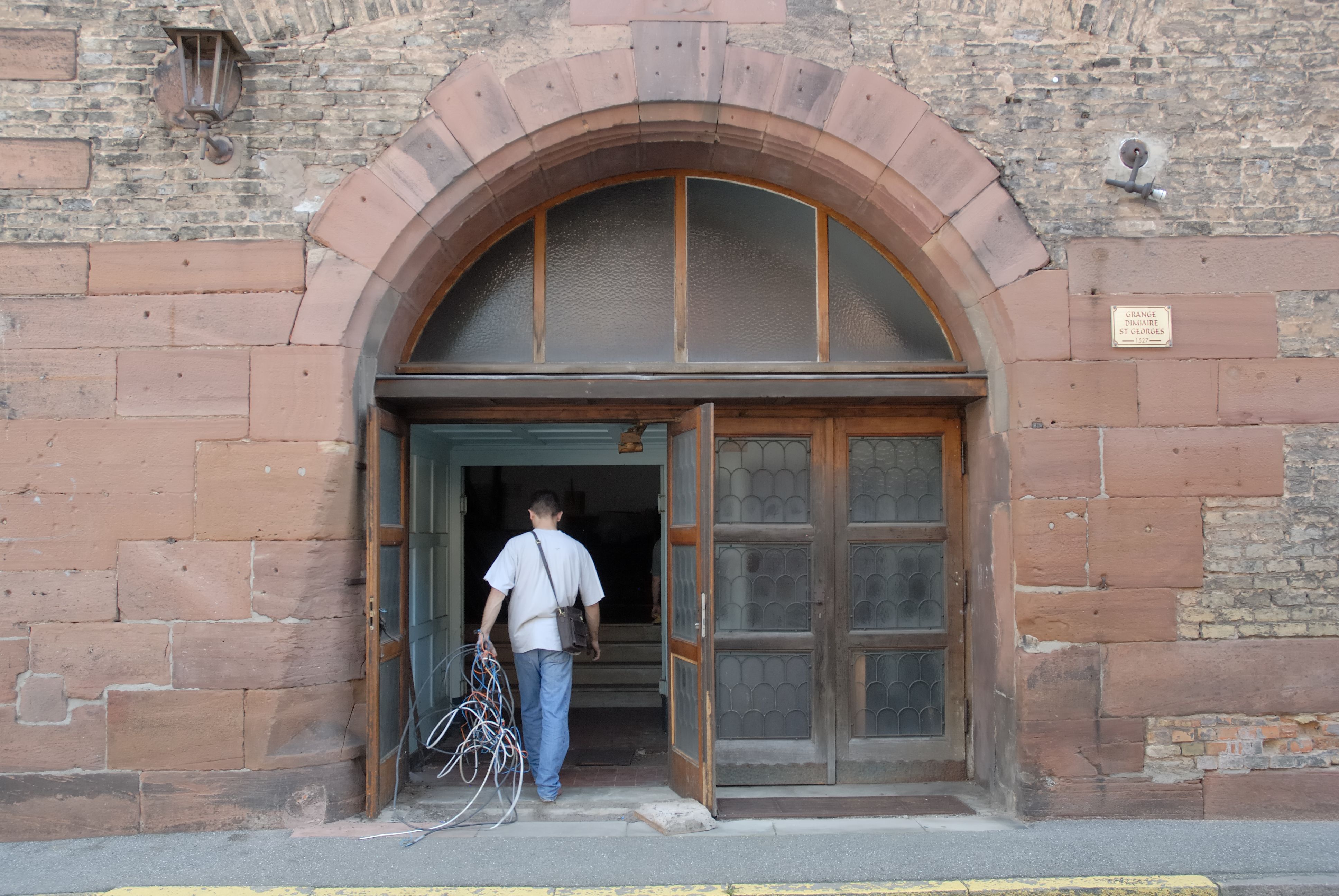 Entrée principale avant restauration